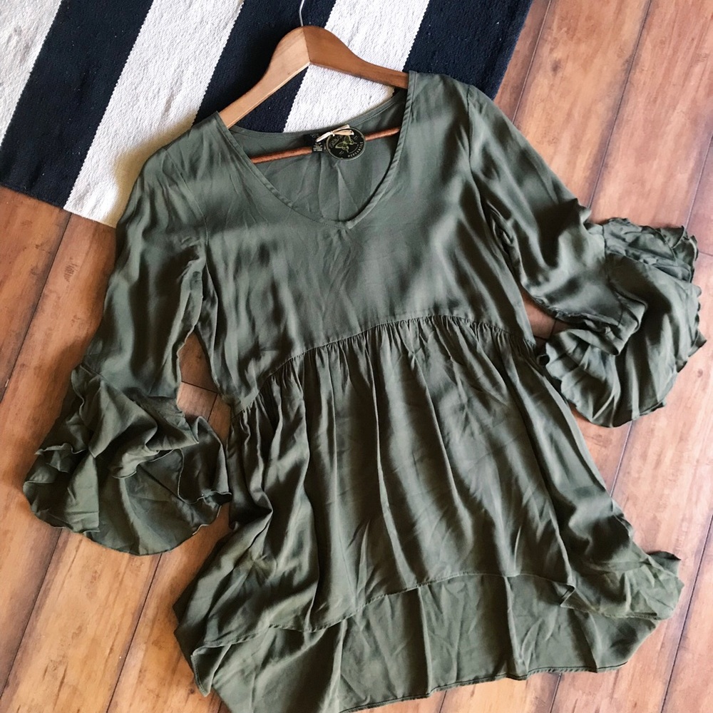 NEW Pioneer Woman Mercantile bell sleeve ruffle